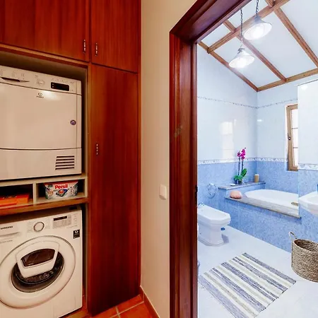 Nyaraló O Refugio - Espaco Natural, Amplo E Privado Angra do Heroísmo